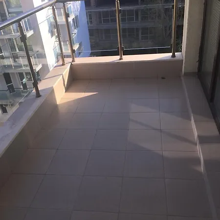 Aven House ساني بيتش